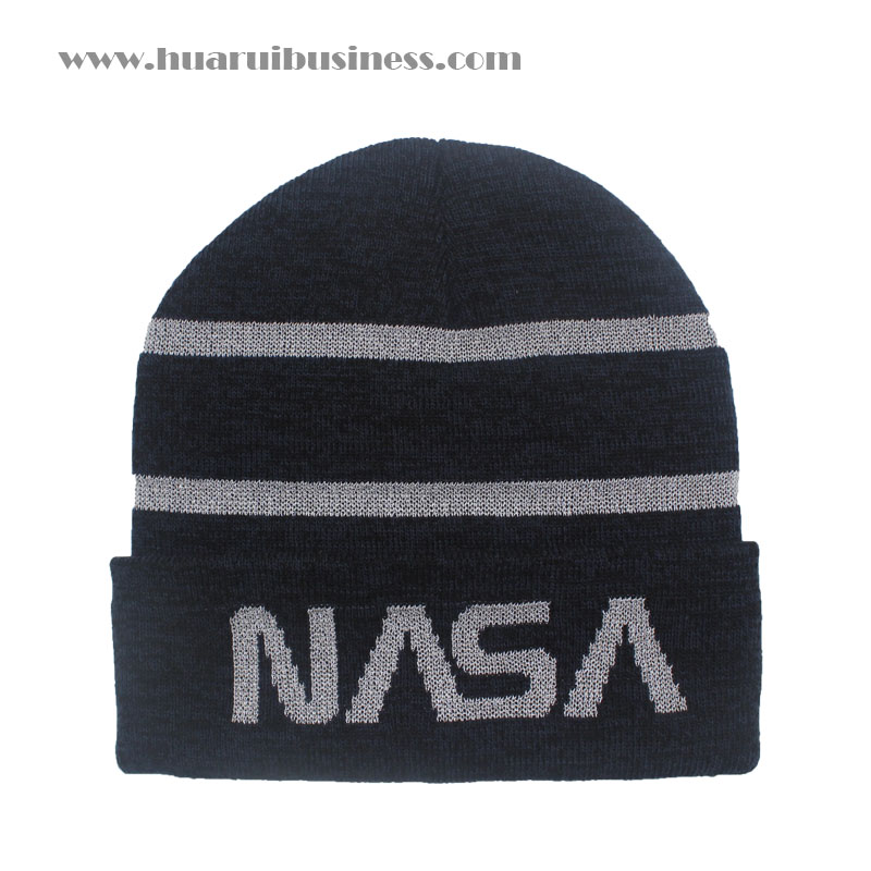 acrylmuts, hoed, tuque, unisex, wintermuts met reflecterende strips en logo