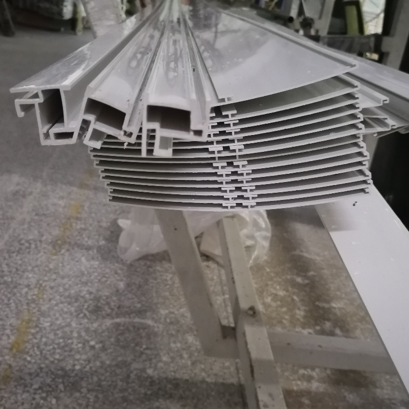 Waarom wordt op maat gemaakte of standaard PVC-buis veel gebruikt voor een grote verscheidenheid aan industrieën?