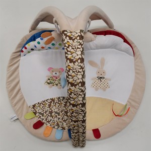 Gebruik playmat -Beer en konijn