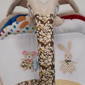 Gebruik playmat -Beer en konijn