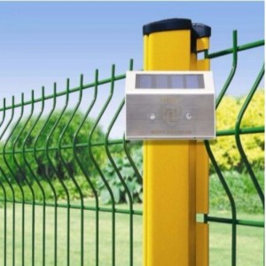 Solar Powered RED Eye pro led wolfspredator Deterrent Light