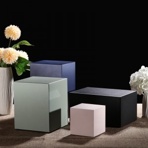 Zwart metalen urnen voor mensen