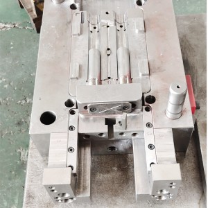 Aangepast formaat Hoge snelheid Vervaardiging staal Automobiel onderdelen Kunststof spuitgieten