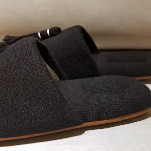 Sweater met kwastjes. Pantoffels