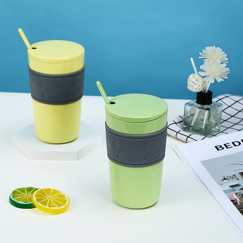 Eco-koffiekopjes met deksels
