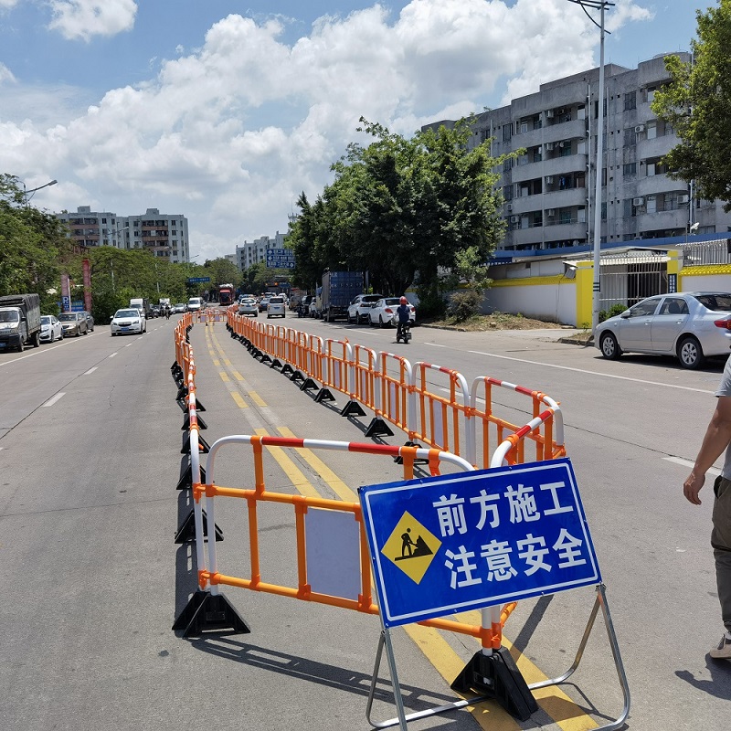 Plastische omheiningen voor het verkeer van kunststof, isolatie van de bouwplaats, wegversperringen van China Fabrikant