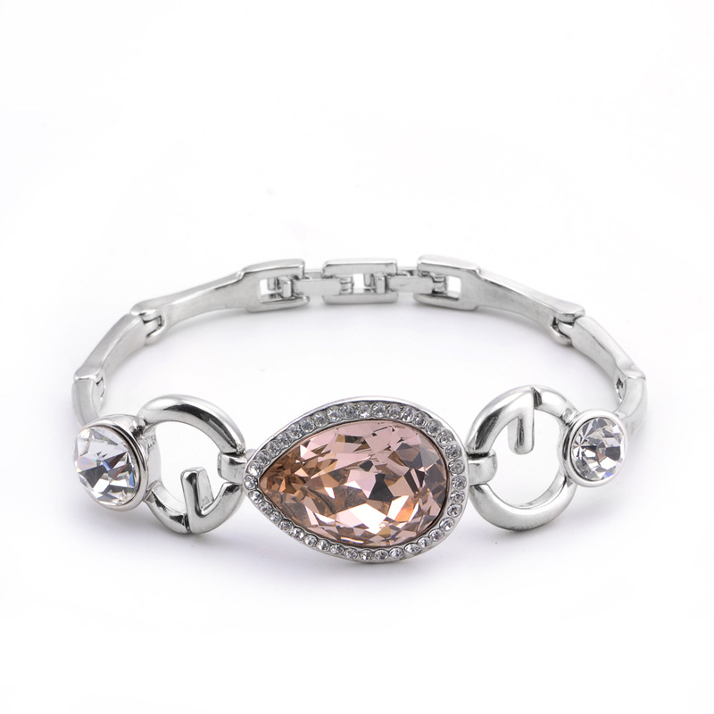 De Oostenrijkse kristalhartvormige armband