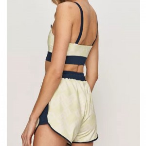 Ronde halsline elastische sportpak