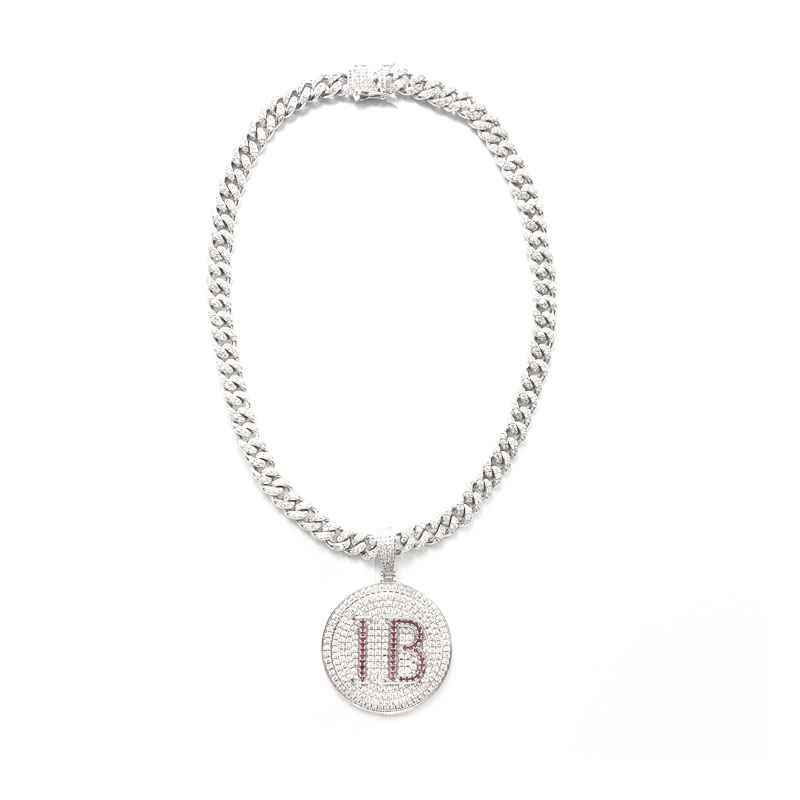 Modieuze ronde brief gegraveerde diamant hanger met ketting