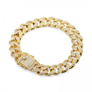 Draadhip is vol met boorarmbanden