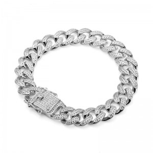 Draadhip is vol met boorarmbanden