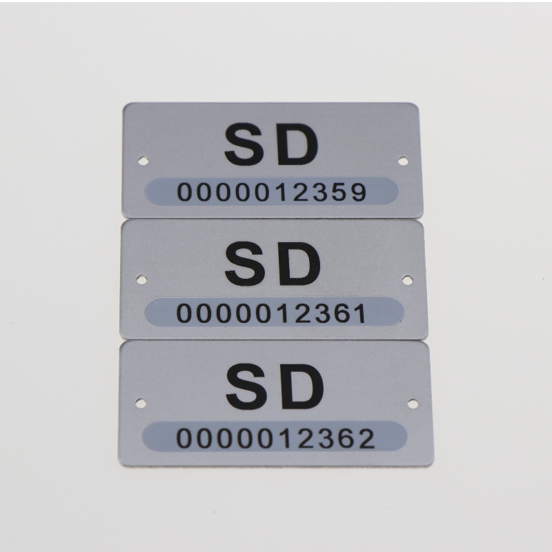 Groothandel aangepaste laser gegraveerde serienummer label metalen streepjescode label sticker gedrukt aluminium asset tag labe