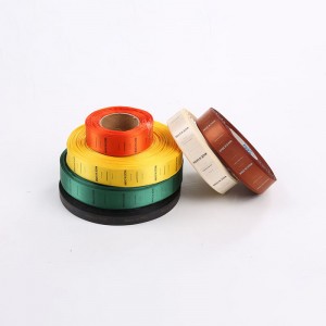 Lanceert een elegante lijn van geweven kledinglabels