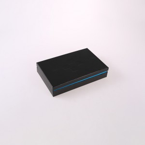 Zwarte doos met logo