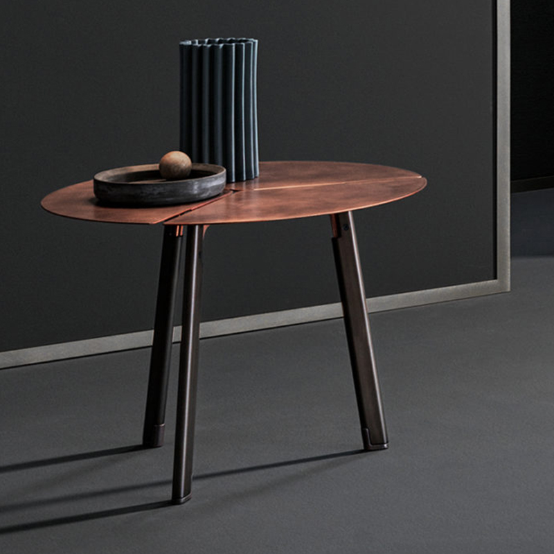 Italiaanse minimalistische 3 -been bijzettafel rustieke antieke ijzeren grafiet stalen ronde metalen salontafel