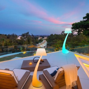 132 cm lange kleur veranderende LED -hoek vloerlamp met dimbare afstandsbediening