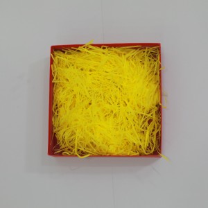 Geel vulling crinkle versnipperd papier