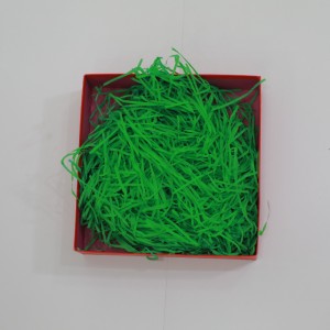 Groothandel hoogwaardige decoratieve raffia versnipperde doos vulling crimle geraspte papier voor geschenkdoos vul Kraft Packing Crinkle Paper Shred