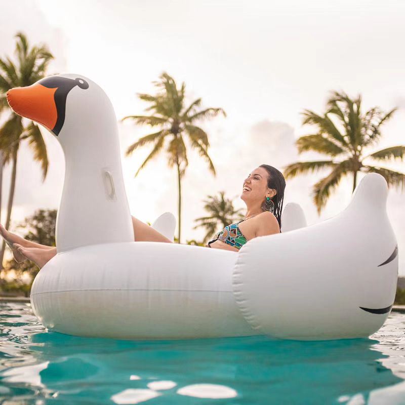 Hoe je het zwembad schoonmaakt, dus ze gaan de hele zomer mee door?