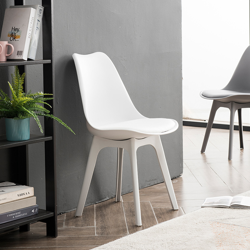 Nordic stijl PP stapelende stoelen voor banket Hot Koop Cafe Stoelen