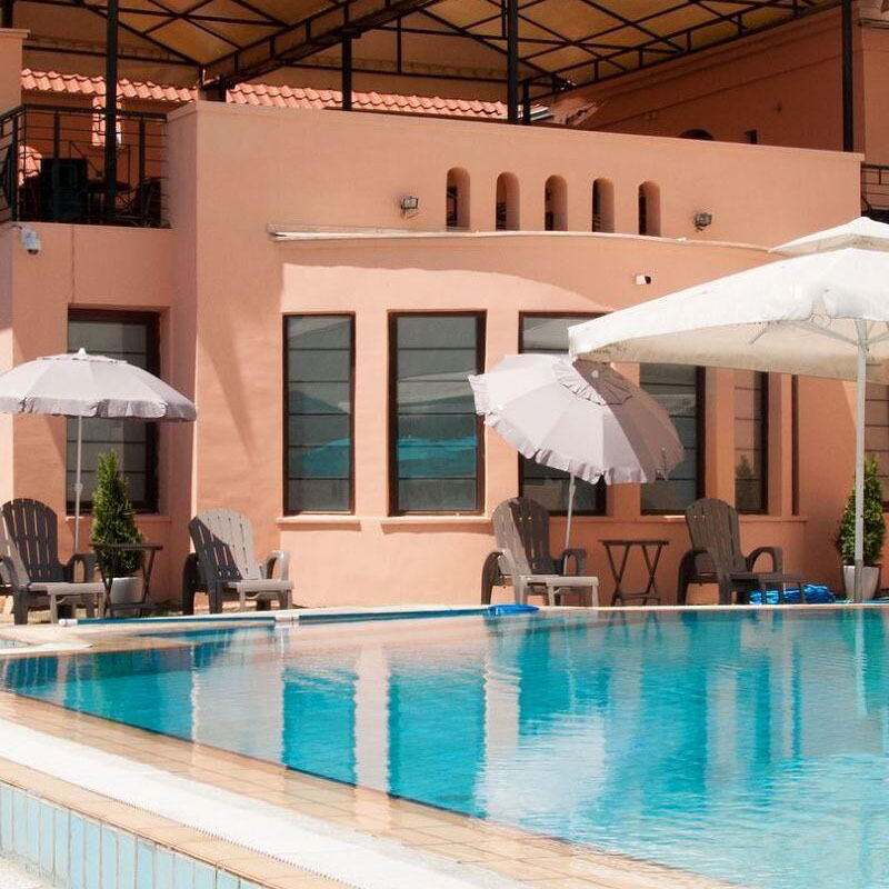 Vijf dingen om te overwegen bij het toevoegen van een zwembad aan uw achtertuin