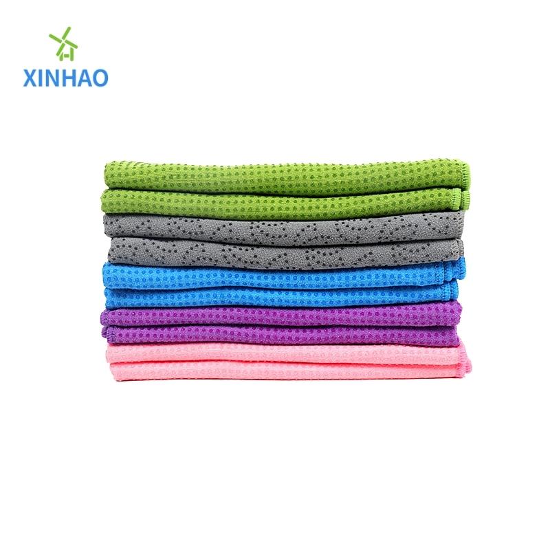 Een verscheidenheid aan kleuren microvezel zweet-absorberende vaste kleur yoga handdoek groothandel, PVC siliconen punt anti-slip huidvriendelijk, geschikt voor fitness, yoga, pilates, yoga op hoge temperatuur