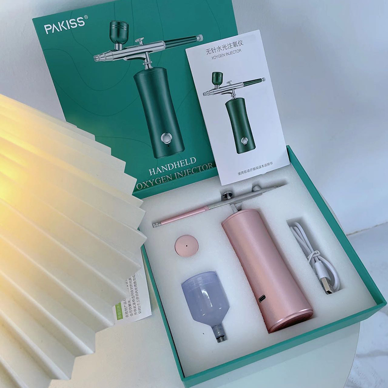 Open geavanceerde huidverzorging met zuurstofinjector wijs de hand van de hand af en sla de huidverzorgingsmodus