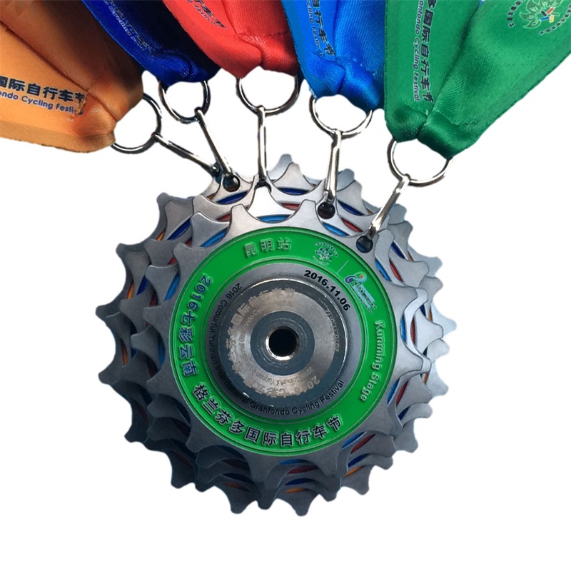 Aangepaste trofeeën en medailles Sport Gold Military Sports Cycling Medals Ribbon Metal Football 3D Medal Interlocking Medal