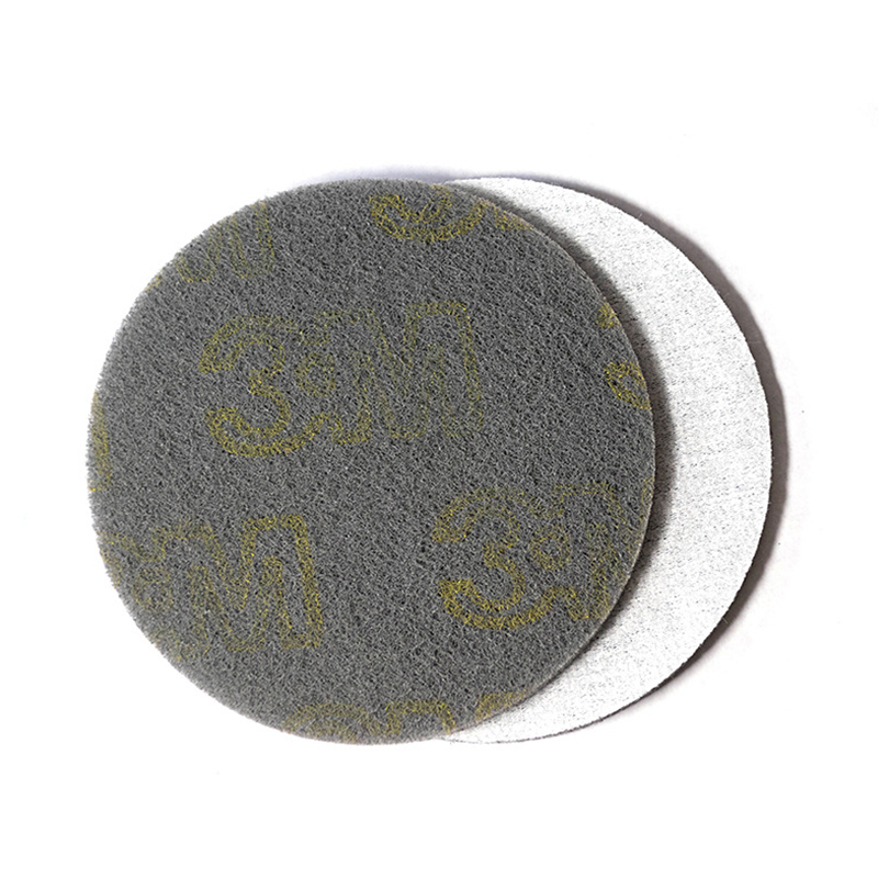 Hoe wordt de machine onderhouden en gereinigd?