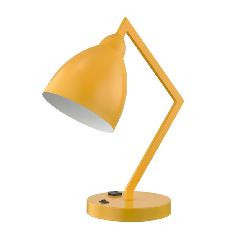 Bureaulamp met vaste metalen arm en kop met een geïntegreerde stroomuitlaat en op/off rocker -schakelaar aan de basis voor kamers