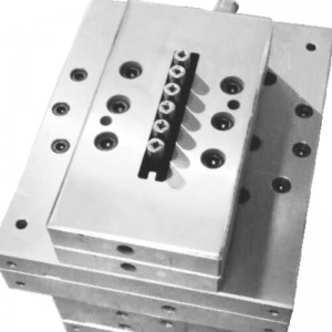 Plastic extrusiemal met PP -houten