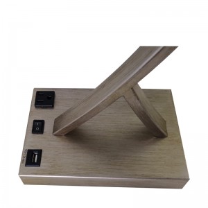 Antieke zilveren afwerking bureaulamp met een op/off rocker -schakelaar, een handige stopcontact en een USB -oplaadhaven in de kamer