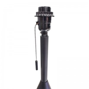 Black Finish Desk Lamp met een trekkettingschakelaar in de kamer
