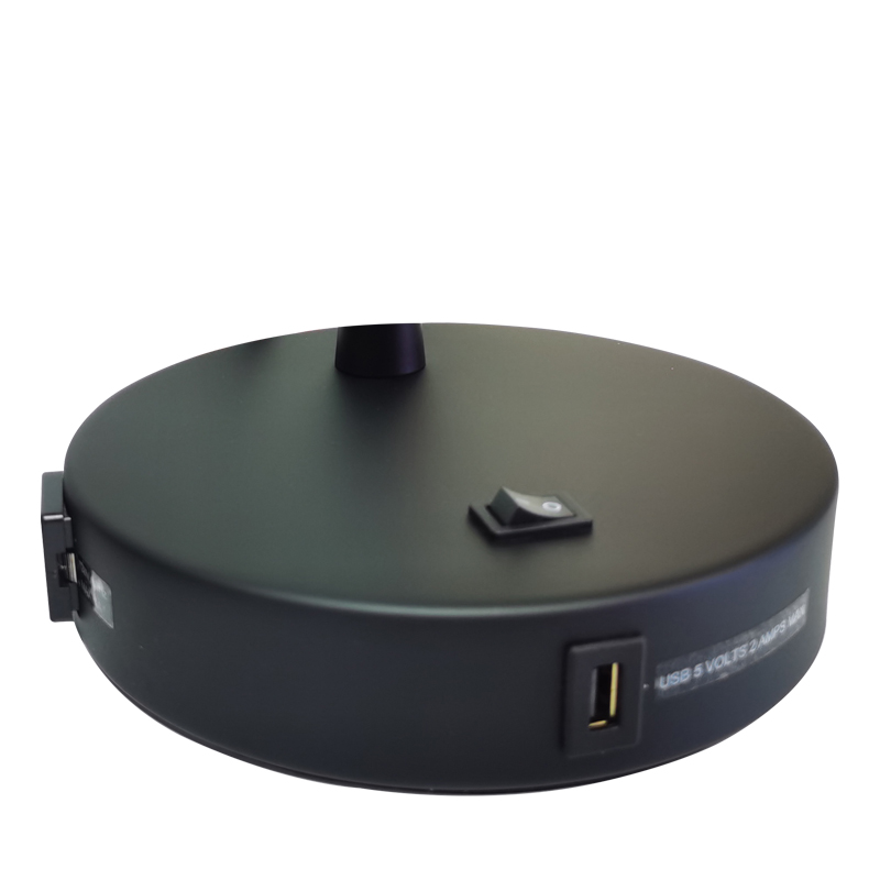 Mat Black Desk Light met een op/off rocker -schakelaar, een handige uitlaat en een USB -oplaadhaven in hotelzaal