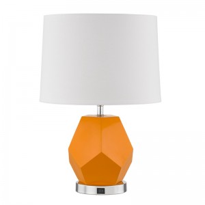 Hampton Inn Hotel Table Lamp met harslichaam en een op/off rocker -schakelaar in hotelkamer