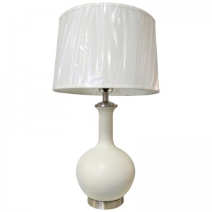 Homewood Suites Hotel Resin Table Lamp met ivoor Crackle Resin Body in Hotel Room