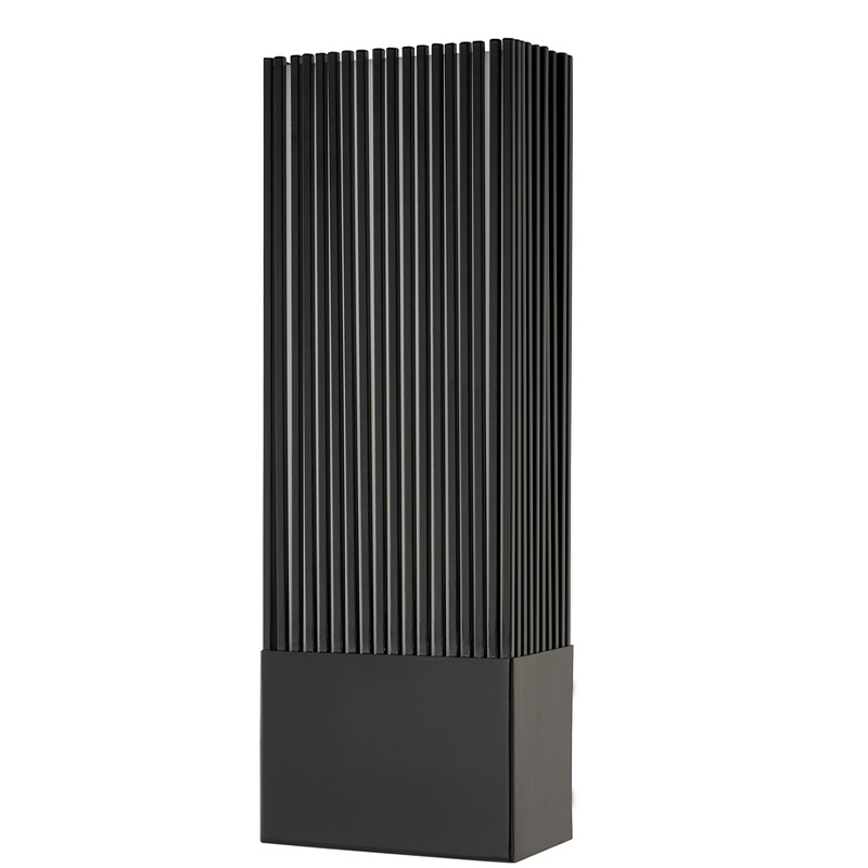 Hampton Inn Hotel Metal Wall Sconce met matzwarte afwerking en acryl diffuser binnenin bij hotel typische vloergangen