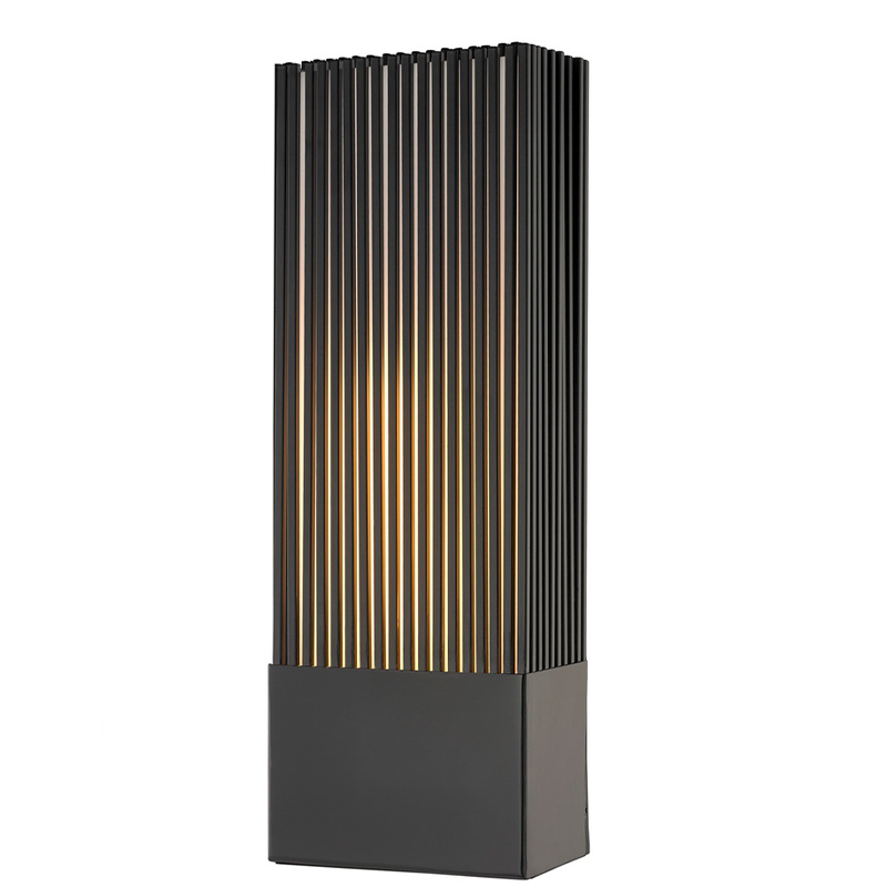 Hampton Inn Hotel Metal Wall Sconce met matzwarte afwerking en acryl diffuser binnenin bij hotel typische vloergangen