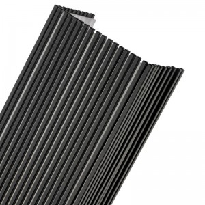 Hampton Inn Hotel Metal Wall Sconce met matzwarte afwerking en acryl diffuser binnenin bij hotel typische vloergangen