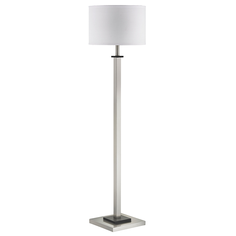Hotel metalen vloerlamp met geborsteldnikkelafwerking en zwart accent in de kamer