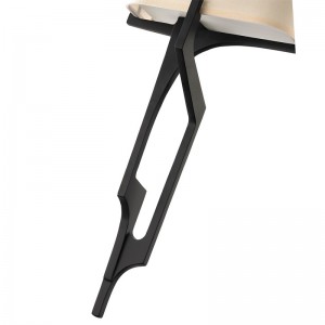 Hyatt Hotel Handgemaakte metalen muur SCONCE met donkere bronzen afwerking en half rechthoekige stofschaduw bij hotel typische gang