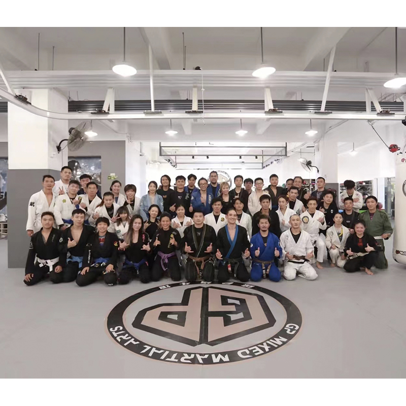 We zullen ook wat apparatuur bieden aan onze vrienden