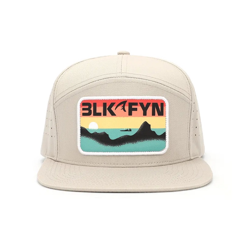 Groothandel aangepaste hoogwaardige 7 paneel platte rand gedrukte patch logo snapback caps, laser gesneden gat geperforeerde heren hoed