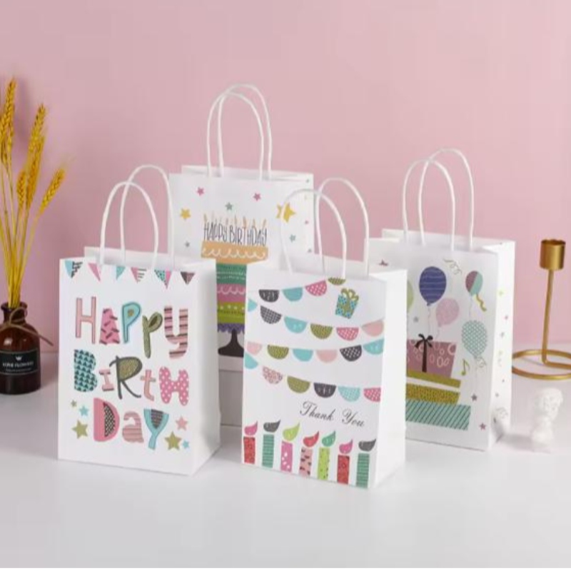 Nieuwe verjaardag Kraft Handtas Creative Cartoon Winkelpapier Bag Geschenktas Verpakking