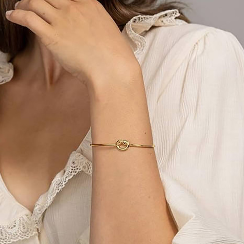 4K GOUD VOOR VOOR ALTIJD LIEFDE KNOT IN ONTIERITY Bangle armbanden voor vrouwen verstelbare gouden armbandarmband voor vrouwen elegant goud-Geplaatste open manchetarmband met knoopontwerp - moderne minimalistische sieraden voor dagelijkse kleding en speciale gelegenheden