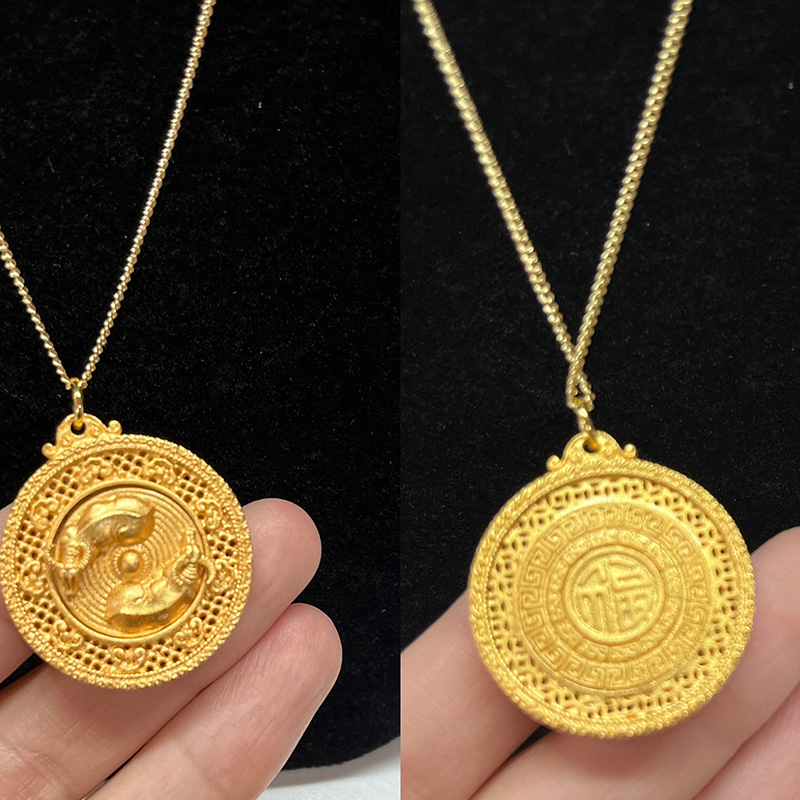 24K goud-Geplaatste Lucky Three-Pootged toad rijkdom hanger met ingewikkelde filigraan en FU -karakter voor welvaart en fortuin