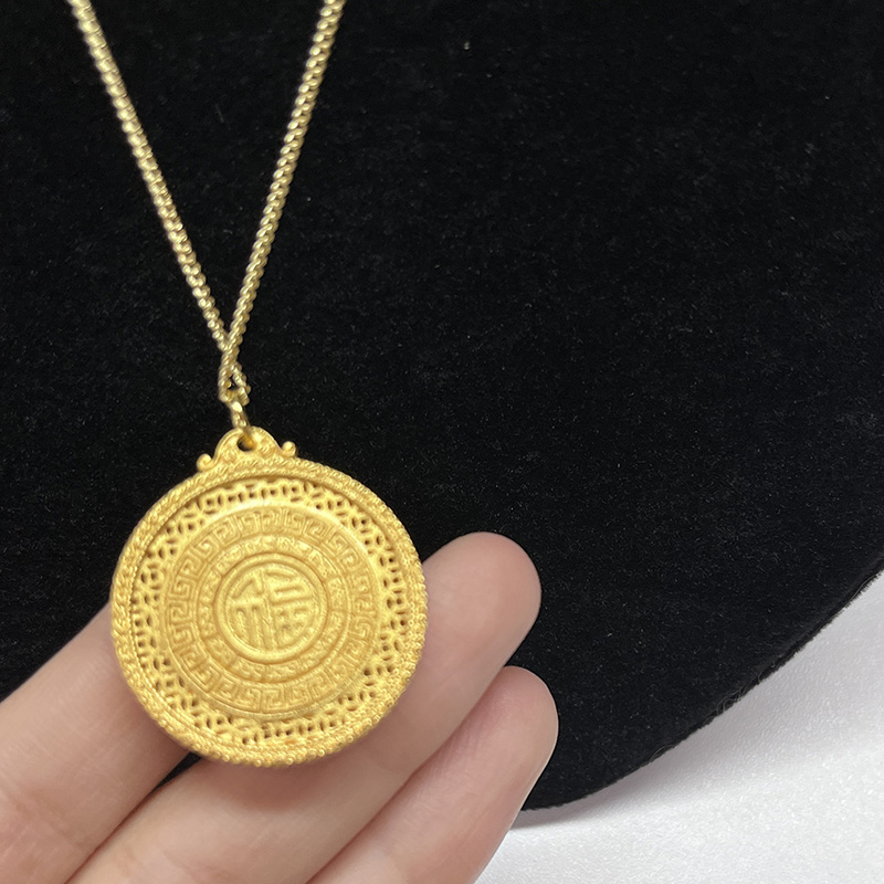 24K goud-Geplaatste Lucky Three-Pootged toad rijkdom hanger met ingewikkelde filigraan en FU -karakter voor welvaart en fortuin