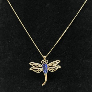 18k goud-Geplaatste libel hanger ketting met blauw gefacetteerde kristallichaam, zwarte edelsteen ogen en filigraanvleugel details voor elegantenatuur-Geïnspireerde sieraden