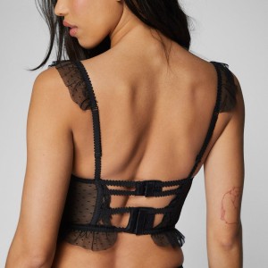 Sexy en ultra-dun korset-Lingerie in stijl met visgraatstructuur. Het\\\'s kanten lingerie met een prachtig rugontwerp. Het laat grote borsten kleiner lijken, voorkomt dat het doorhangt en zorgt voor verheffing. De beha is opgenomen in d...