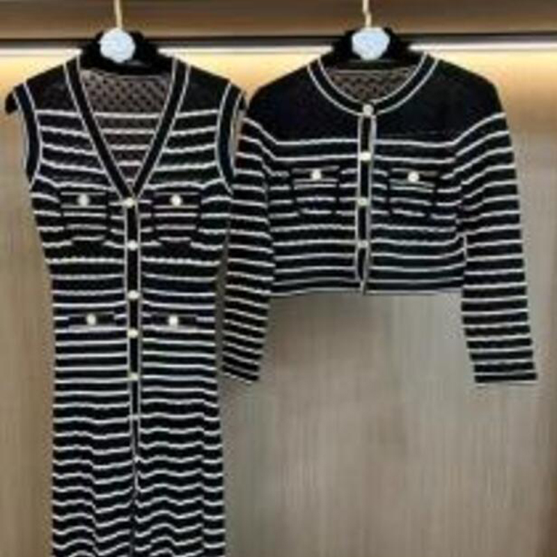 V-Nek mouwloze lange gebreide gestreepte kledingset